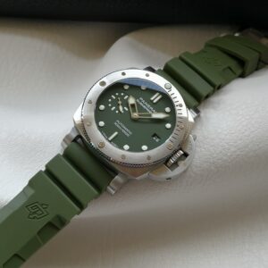 Panerai Submersible PAM01055 42mm Watch