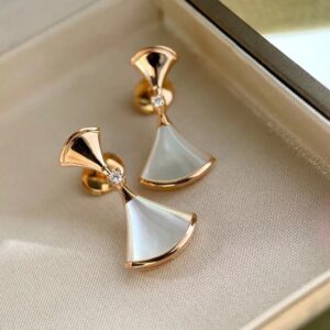 Bv pearl-white mother-of-pearl earrings