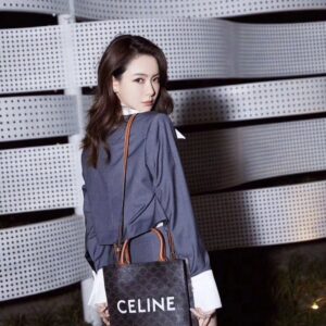 Large capacity versatile tote bag