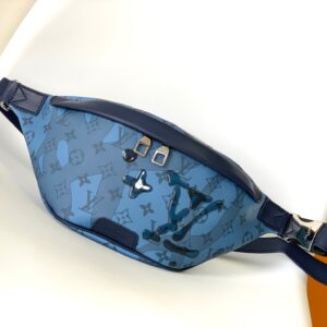 Men's chest bag with blue design details