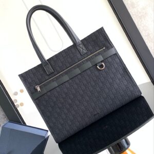 Dior Safari hand bag with black Oblique pattern and practical features
