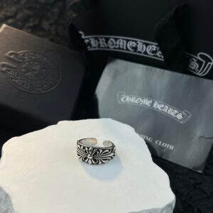 Croix heart ring