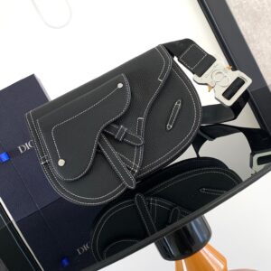 Saddle hand bag with contrast stitching