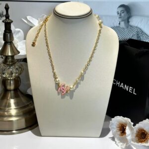 Small fragrance black pink oil necklace