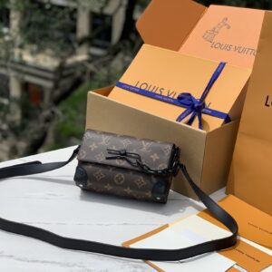 Steamer crossbody bag