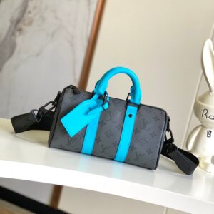 Grey leather shoulder bag with exceptional craftsmanship
