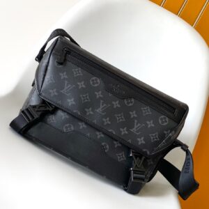 Voyager small messenger bag