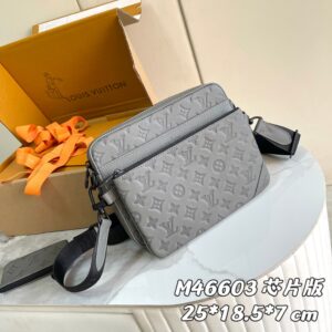Louis Vuitton Trio messenger bag