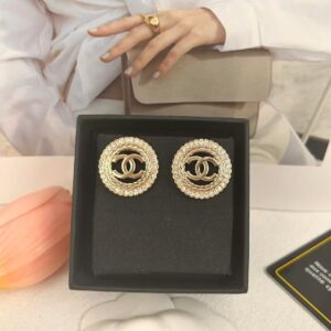 Louis Vuitton hollow oval diamond earring