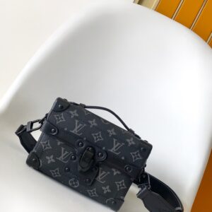 Soul Trunk bag with black flower pattern