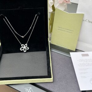 Flower lace lock neck chain