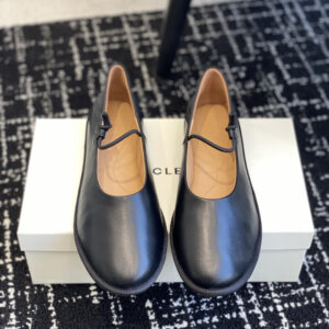 Flat mother shoe with design