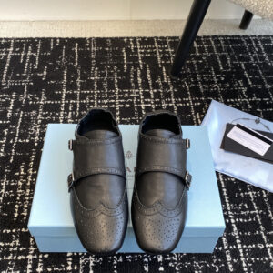Oxford shoe with double buckle