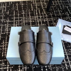 Half slide shoe with double buckle