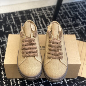 Slip-on canvas sneaker