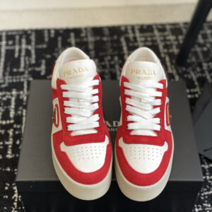 Thick sole white sneaker