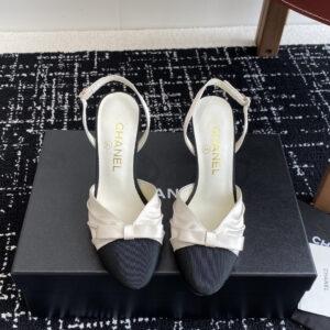 Bow slip sandal