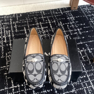 Low-top leather loafers with embroidered C motif and rubber outsole