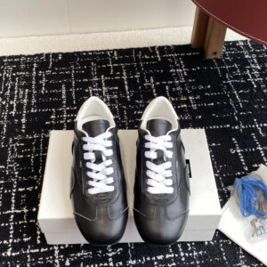Immi Retro Minimalist Sneakers