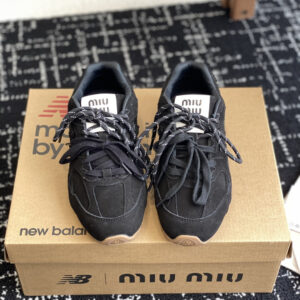 Miumi*u X New Balanc*e 530 sneakers
