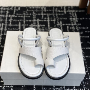 Simple slip-on Poeve flat sandals