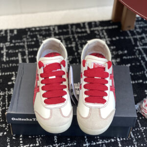 Sneakers with exclusive snake year limited edition design