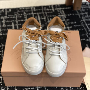 White leather sneaker with thick sole summer style