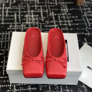 Jacquemus classic slip-ons