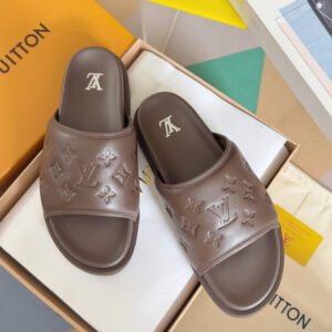 Louis Vuitton Damier flag relief print slip-on
