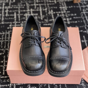 Leather strap sneakers with aged leather finish