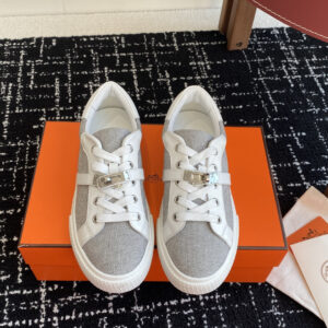 Leather sneakers with Kelly strap design