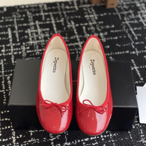 Leather ballerina shoes with flat sole