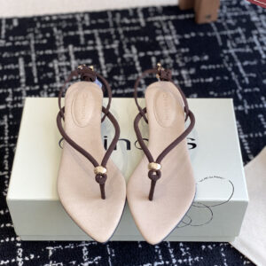 Orinous pointed sandal