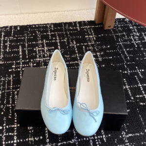 Leather ballet shoes with flat sole