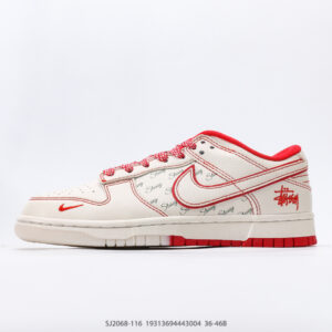 Nike Dunk Low basketball shoe with ZoomAir impact cushioning