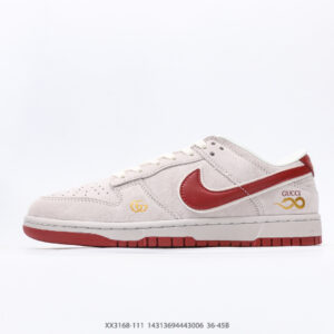 Nike Dunk Low basketball shoe with ZoomAir impact cushioning