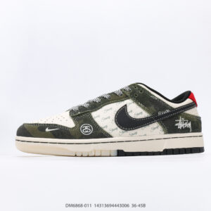 Nike Dunk Low basketball shoe with ZoomAir impact cushioning