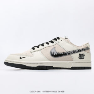 Nike Dunk Low basketball shoe with ZoomAir impact cushioning