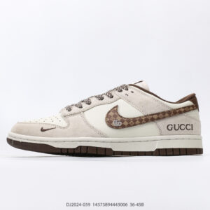 Nike Dunk Low basketball shoe with ZoomAir impact cushioning