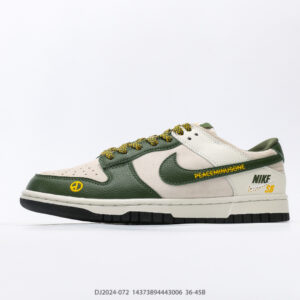 Nike Dunk Low basketball shoe with ZoomAir impact cushioning