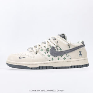 Nike Dunk Low Sneakers
