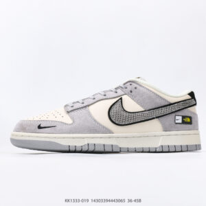 Nike Dunk Low Sneakers