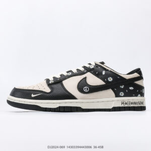 Nike Dunk Low Sneakers
