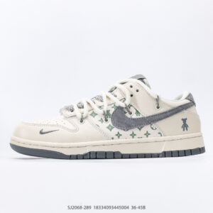 Nike Dunk Low Sneakers