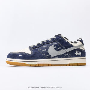 Nike Dunk Low Sneakers