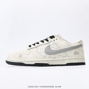 Nike Dunk Low Sneakers