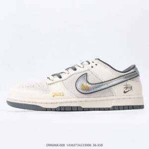Nike Dunk Low Sneakers