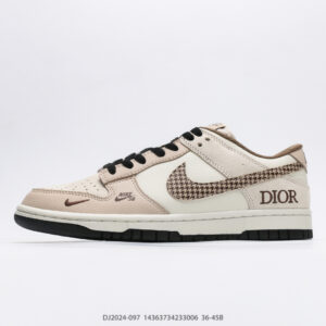 Nike Dunk Low Sneakers