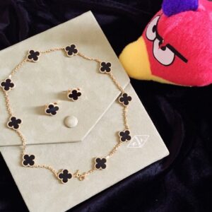 VCA ten flower lock chain necklace