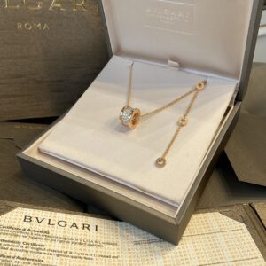 Small waist large necklace